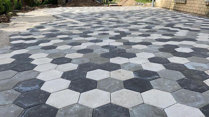 Jaunais Victorian sešstūra formas bruģis ieklāšanas procesā! Kombinē krāsas, izvēlies piemērotu virsmas veidu un…