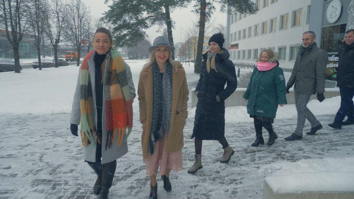 Lai jums tik pat skaisti, sirsnīgi un smieklu pavadīti svētki ģimenes un draugu lokā,…