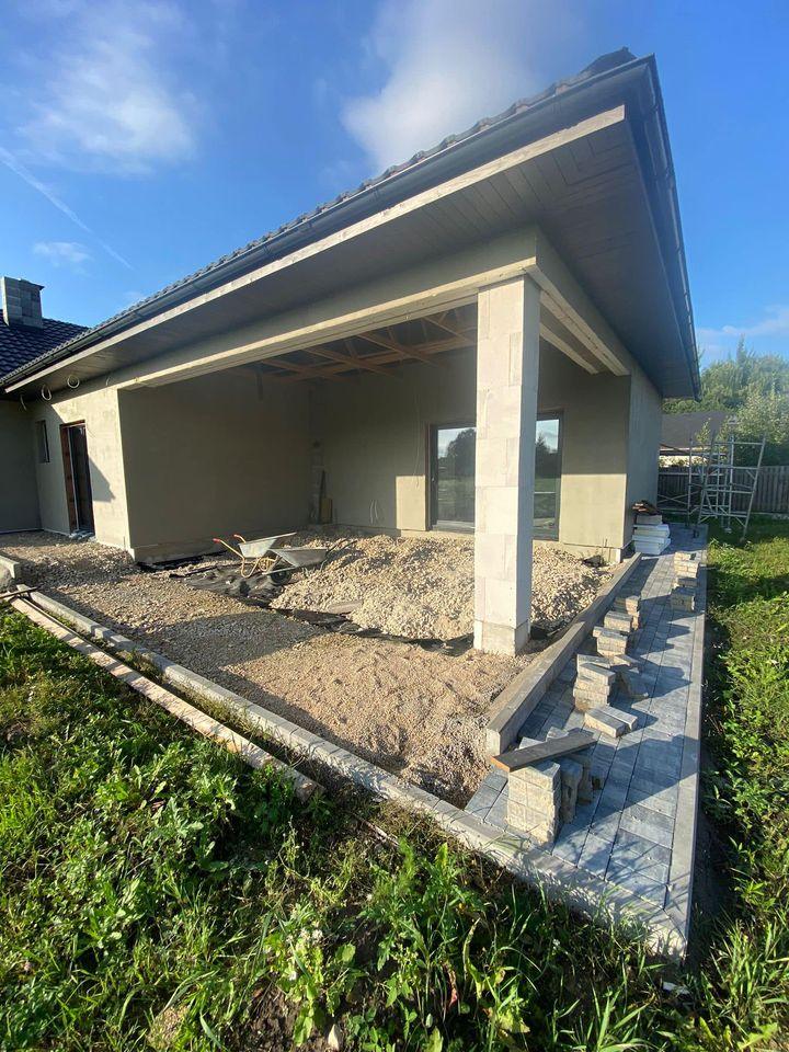 Un vēl viena skaista, bruģēta terase