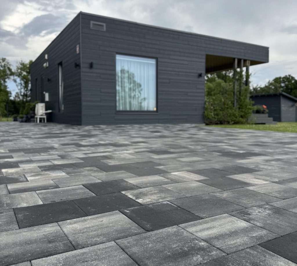 POLO 300+ SILVER, KERBSTONE 8 BLACK