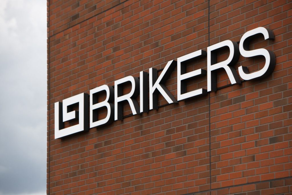 Brikers birojs un ekspozīcijas stendi
