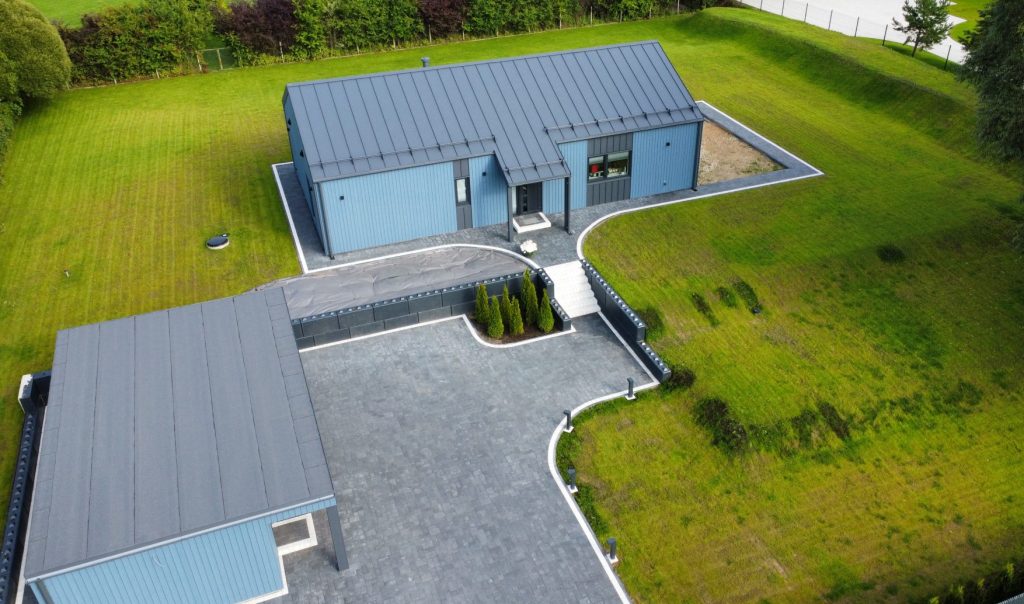 SCANDINAVIAN MOSAIC 6 BLACK AND SCANDINAVIAN MOSAIC 6 WHITE MARBLE (SIGNATURE), KERBSTONE 8 BLACK