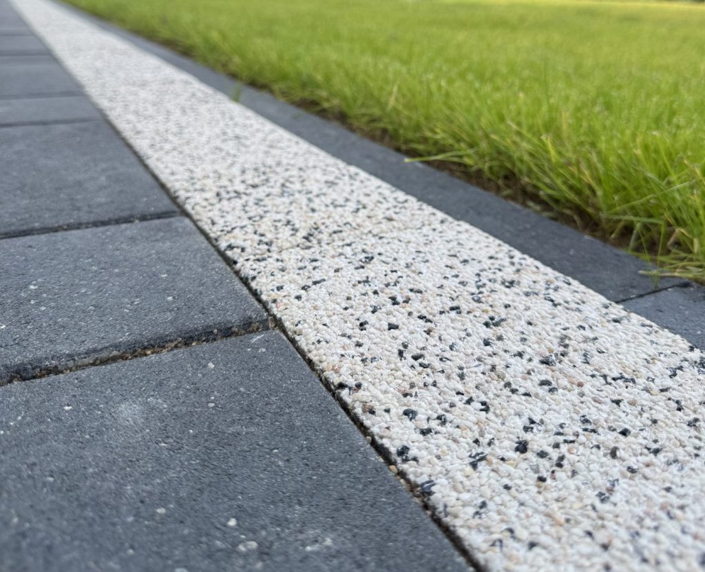 SCANDINAVIAN MOSAIC 6 BLACK AND SCANDINAVIAN MOSAIC 6 WHITE MARBLE (SIGNATURE), KERBSTONE 8 BLACK