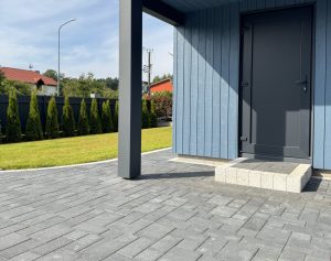 SCANDINAVIAN MOSAIC 6 BLACK AND SCANDINAVIAN MOSAIC 6 WHITE MARBLE (SIGNATURE), KERBSTONE 8 BLACK
