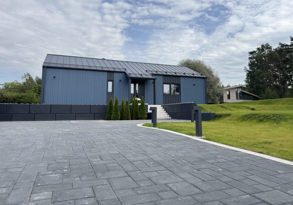 SCANDINAVIAN MOSAIC 6 MODERN BLACK AND SCANDINAVIAN MOSAIC 6 MODERN WHITE MARBLE (SIGNATURE), KERBSTONE 8 BLACK