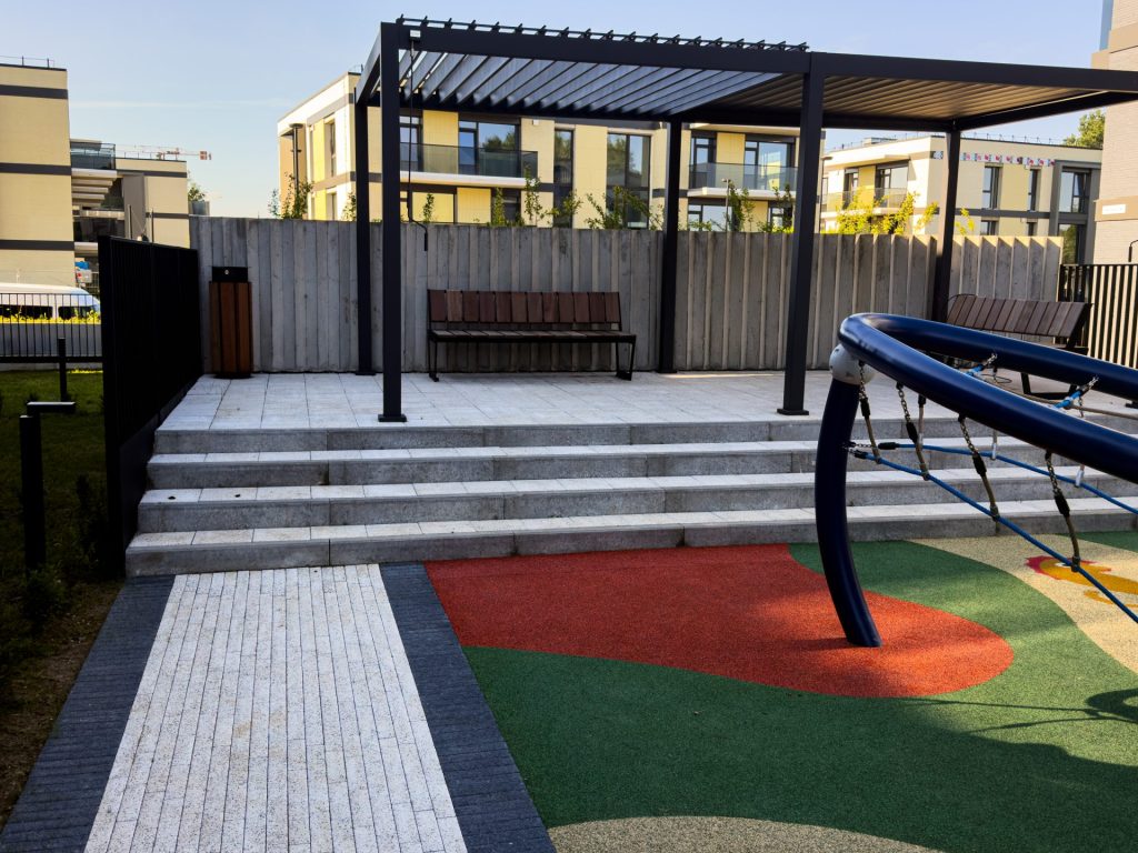 Dekor urban modern black pearl and Dekor urban modern white marble + Polo white marble and kerbstone 8 grey