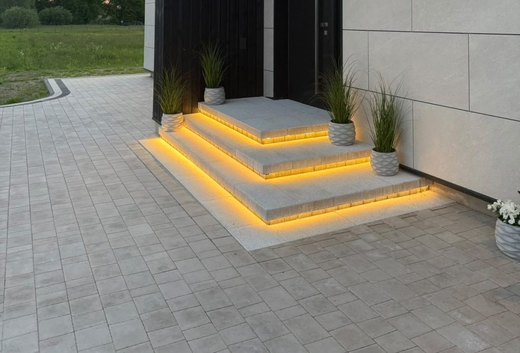 MITAVA MOSAIC 6 COMFORT GREY AND DEKOR 600 MODERN WHITE MARBLE